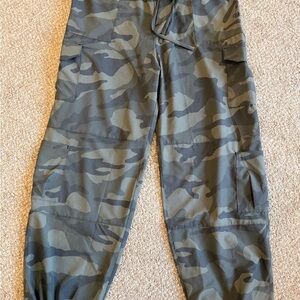 Albion Women’s Green Camouflage Jetsetter Cargo Pants